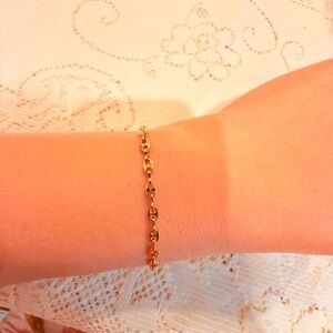 The stamp "14KGO Elegant Gold Chain Bracelet length 9.5 inches